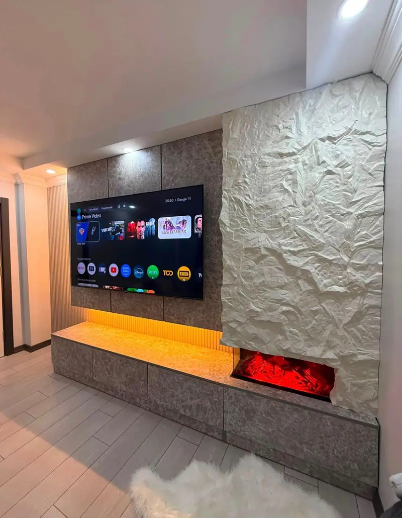 TV ünitesinde kırışık kağıt dokulu 3D duvar paneli — Buğra Dizayn